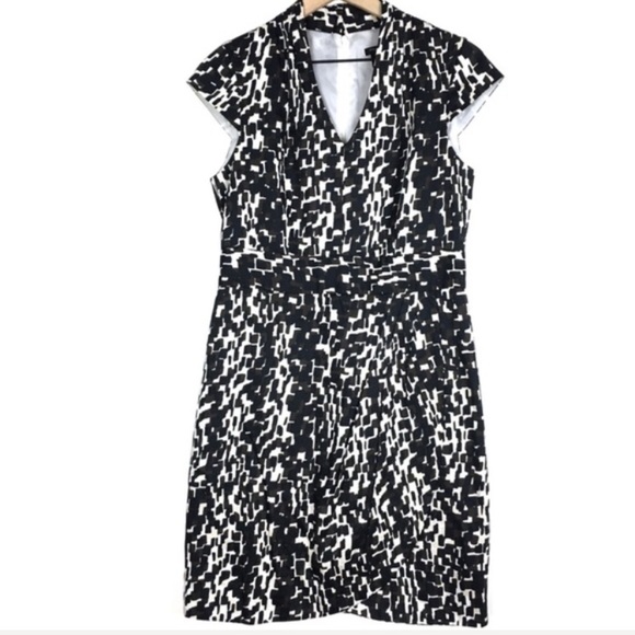 ANN TAYLOR Sheath Dress Cap Sleeve Wrap Work Fitted Geo Print V Neck Size 6 - Picture 9 of 9